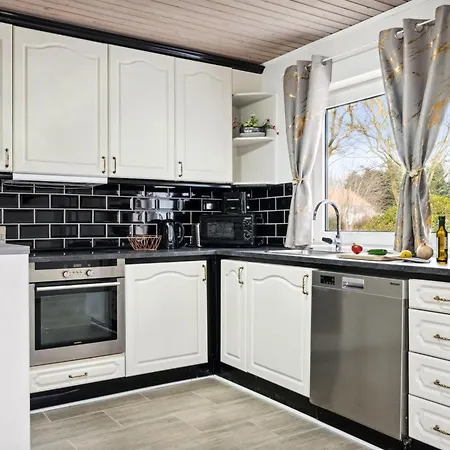 Elara - 300m From The Sea By Interhome